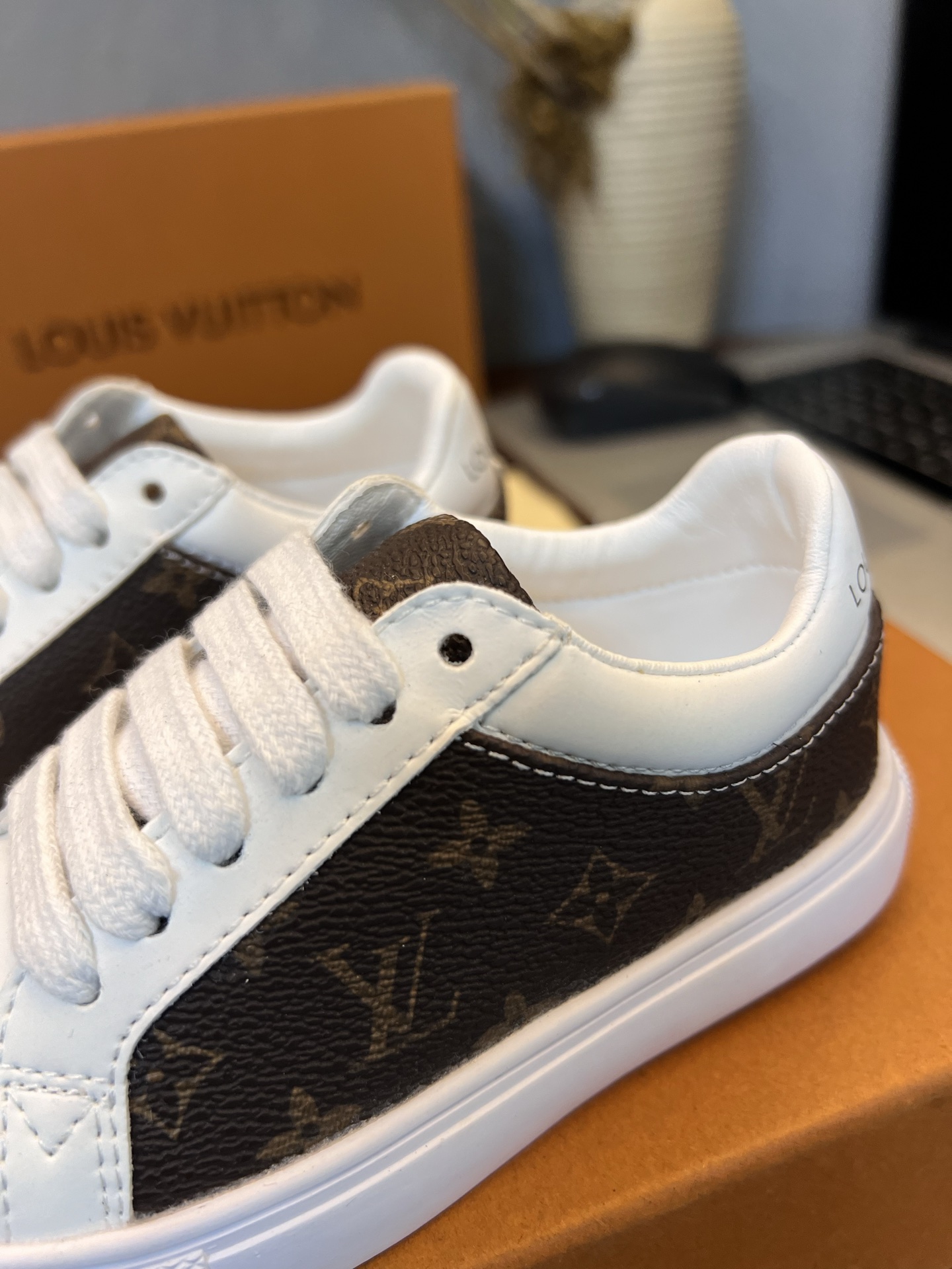 Children's shoes child